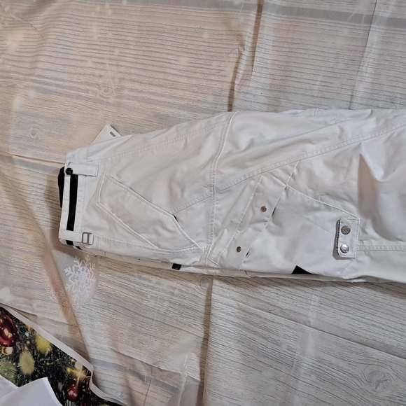 Section ski/snowboarding pants sz m inseam is 28inches waist laying flat across - Picture 9 of 12
